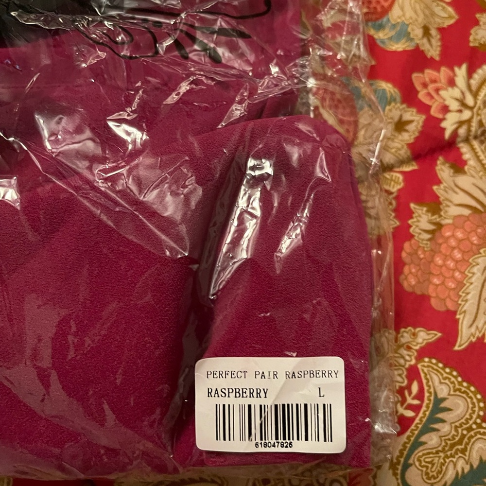 NWT CRAZY TRAIN Perfect Pair Short Raspberry - Picture 6 of 9